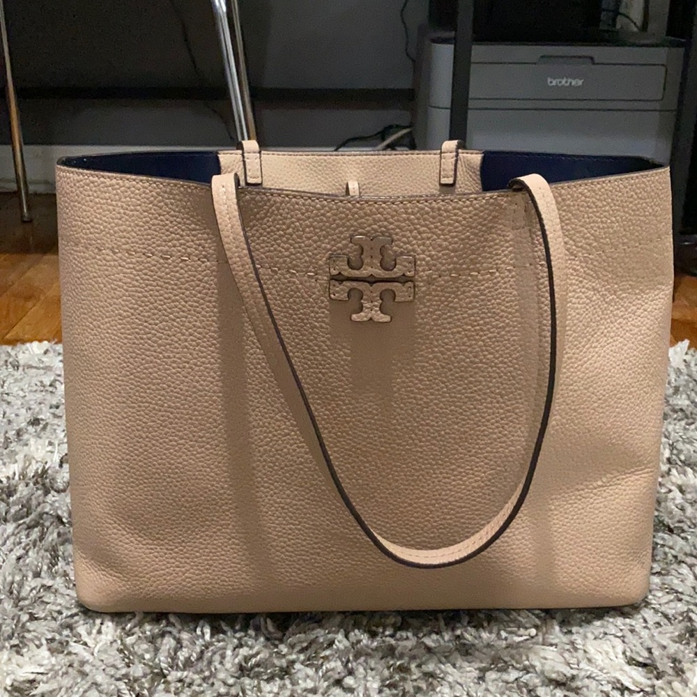 Tory Burch McGraw Leather Tote. Super cute. Non-Smoking home.